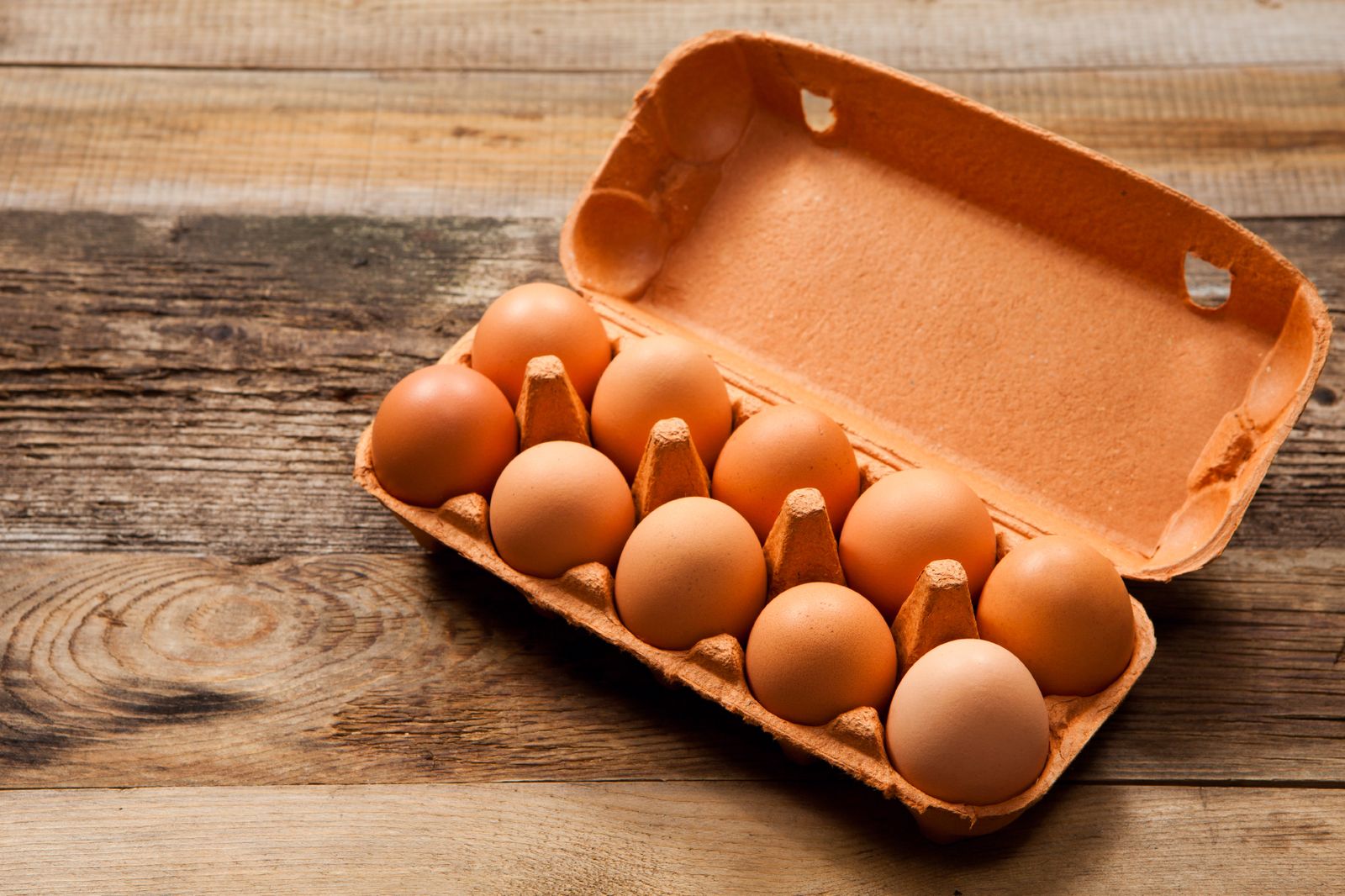 Huevos de $250 y $300 podrían desaparecer por paro de transportadores