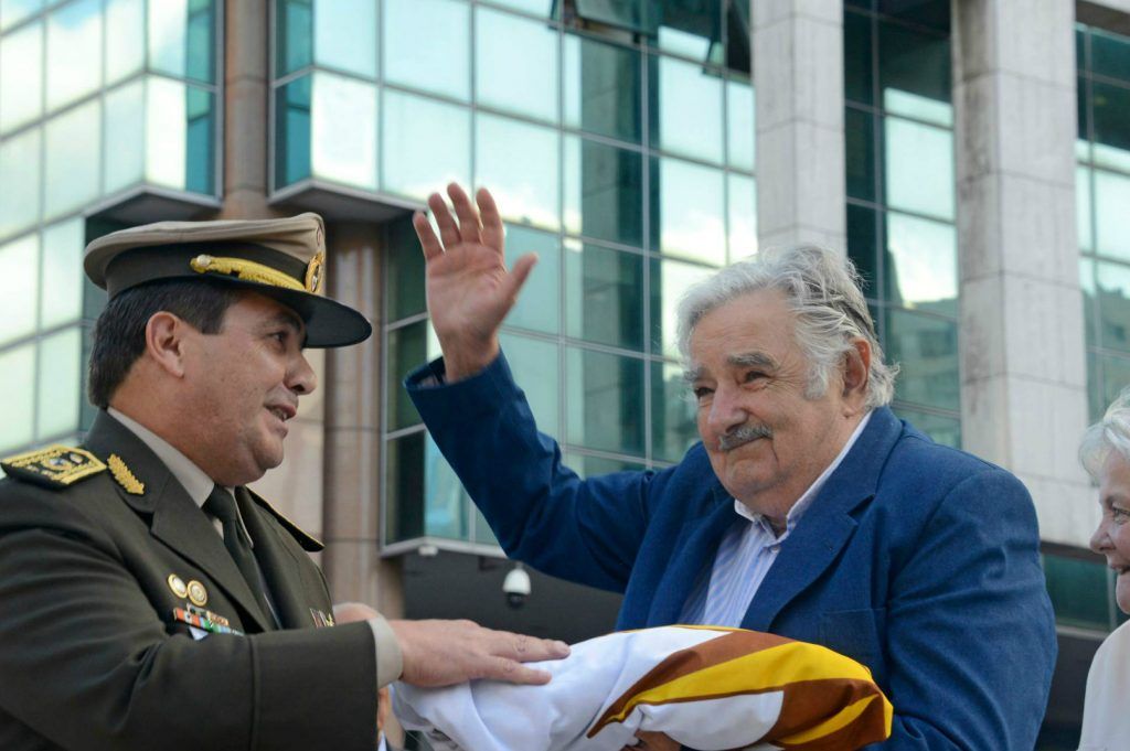 José Mujica Se Despide Con Un Abrazo De La Presidencia, Dejando Un ...