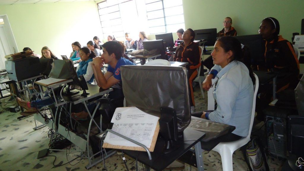 El campesino que capacita Coredi en Antioquia realiza los cursos  de Escuelas Digitales Campesinas