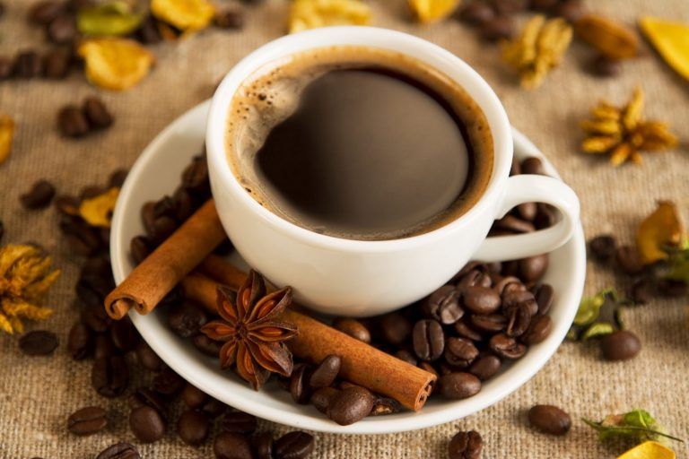 Tomando café colombiano se conmemora el Día Internacional del Café
