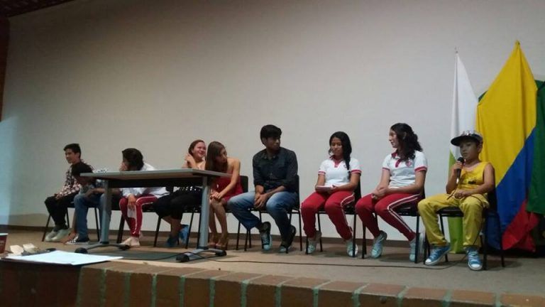 Universidades llevan la paz a los colegios