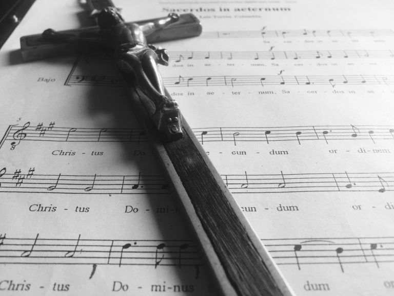 ¿Por qué cantos en la misa?