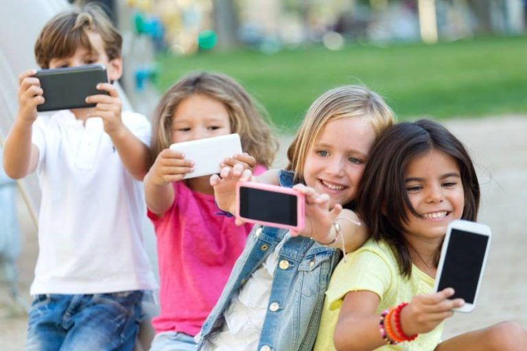 Celular: 10 razones para quitárselo a sus hijos