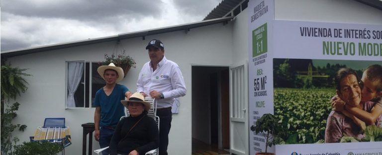 Entregan viviendas rurales en Cauca y Huila