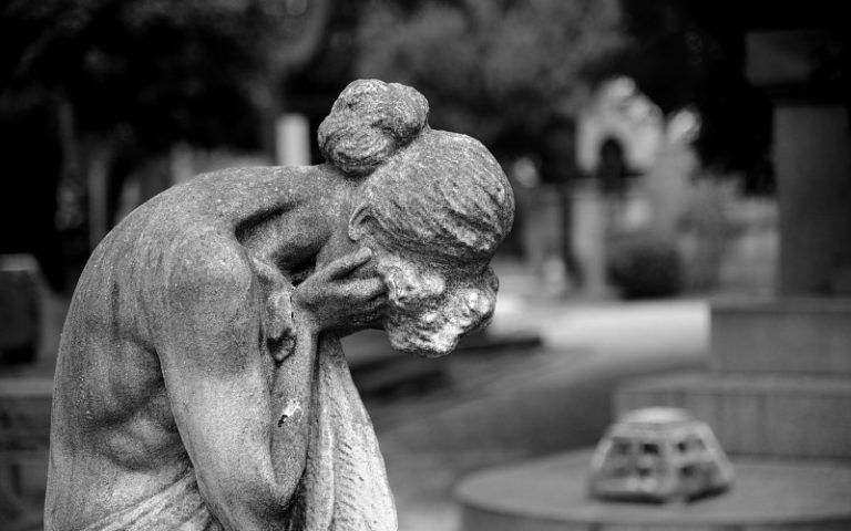 Muerte y mal en el mundo, ¿cómo se explican si Dios lo puede todo?