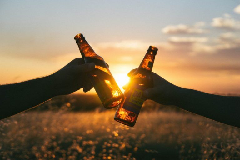 El brindis: Dios, el vino y la cerveza