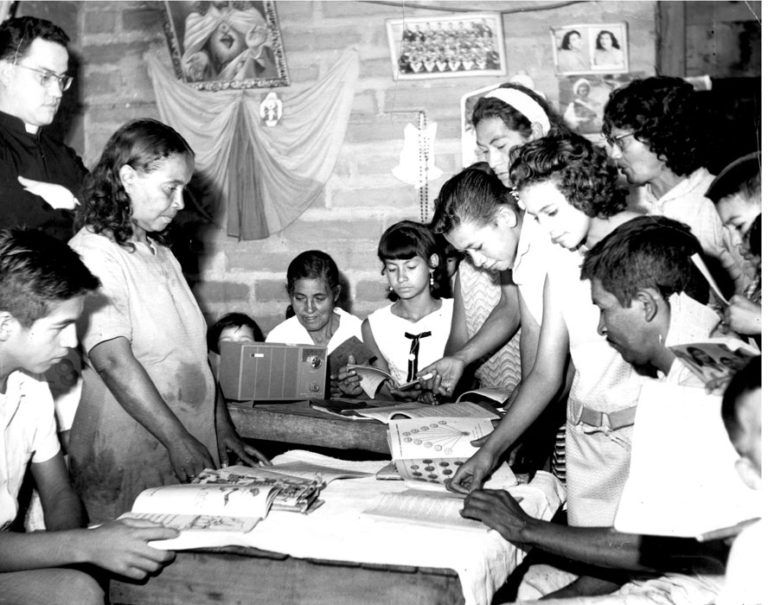 Himno de las Escuelas Radiofónicas