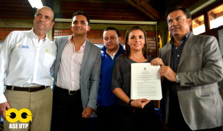 460 administradores ambientales recibieron la tarjeta profesional