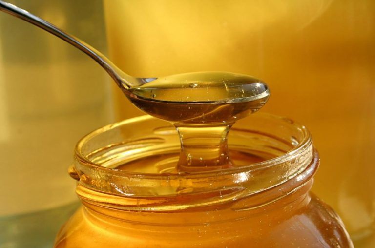 Del oro ilegal a lo dulce de la miel y del oro verde