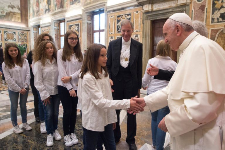 La oración del Papa Francisco por los jóvenes