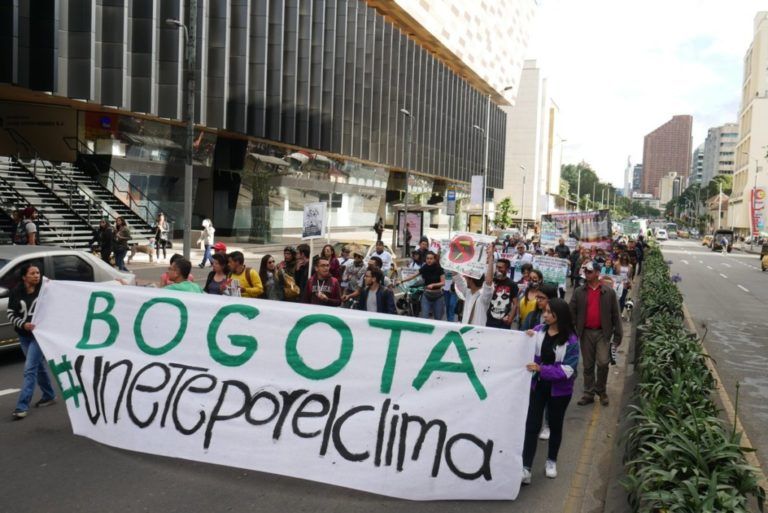 La calidad del aire y la tala de árboles: razones por la que se movilizaron los bogotanos
