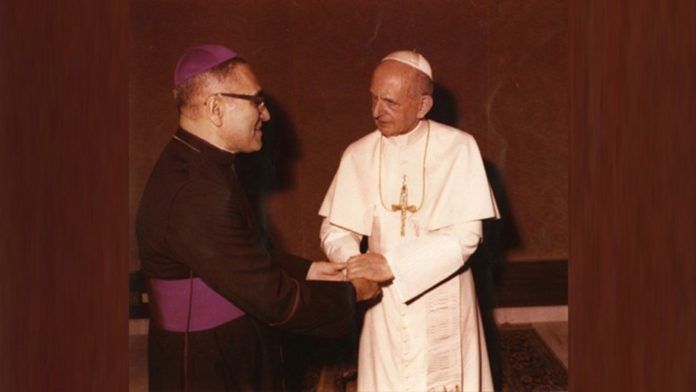 El Papa Pablo VI y Monseñor Oscar Romero en un encuentro memorable