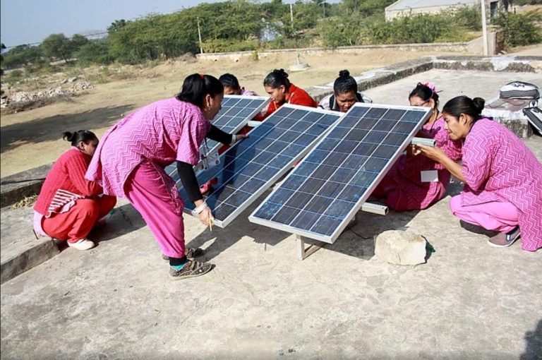 Mujeres rurales viajarán a la India para convertirse en ingenieras solares