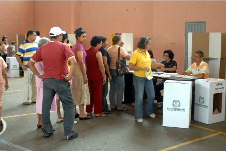 Un encuentro para analizar el rumbo de las consultas populares