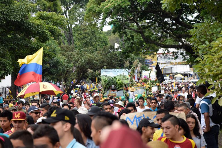 Así fue la Marcha Carnaval Nacional contra el fracking y la minería