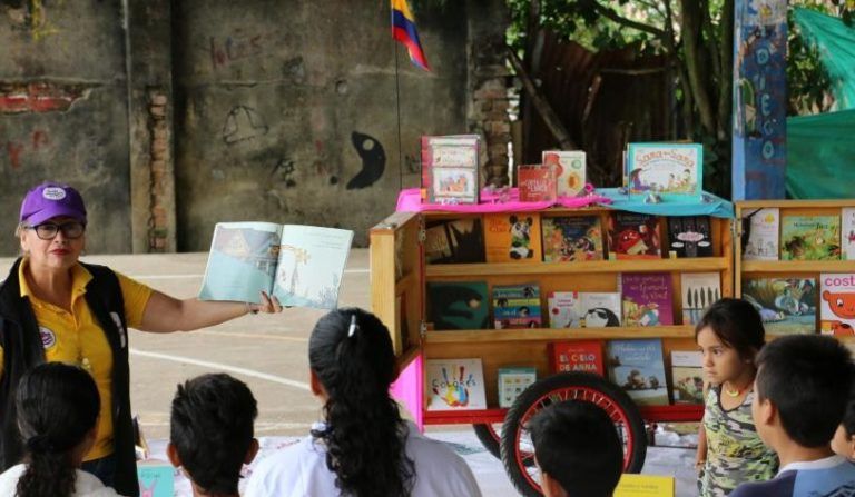 Las bibliotecas itinerantes que promueven la lectura en el campo colombiano