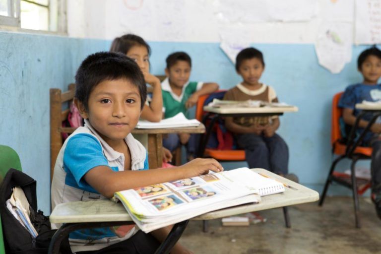 Educación: Derecho humano fundamental que promueve la paz