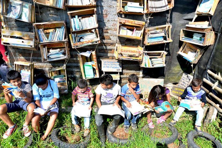 Mi campo lee: Bibliotecas lúdicas a un paso en zonas rurales