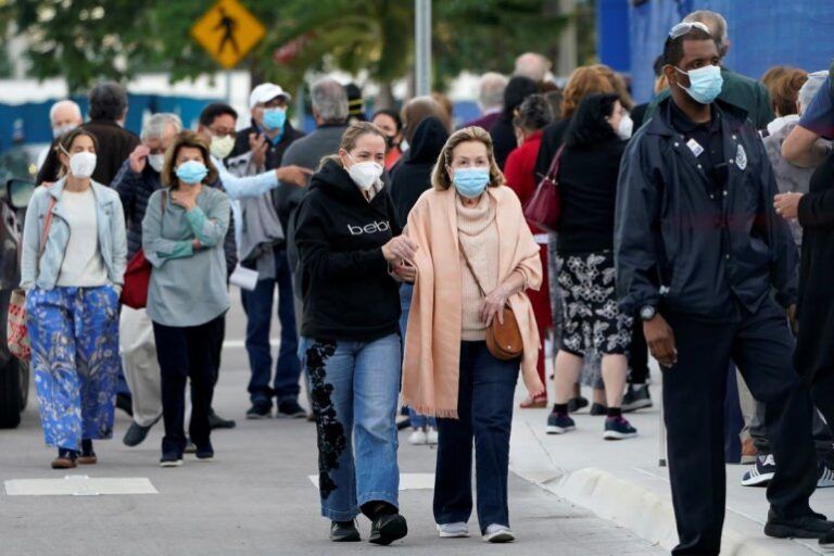 El 2021, un año clave para enfrentar el COVID-19 en sus cifras pico de contagios