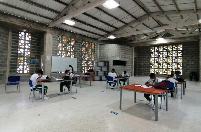 Primera Institución Educativa Rural que inicia alternancia en Caquetá