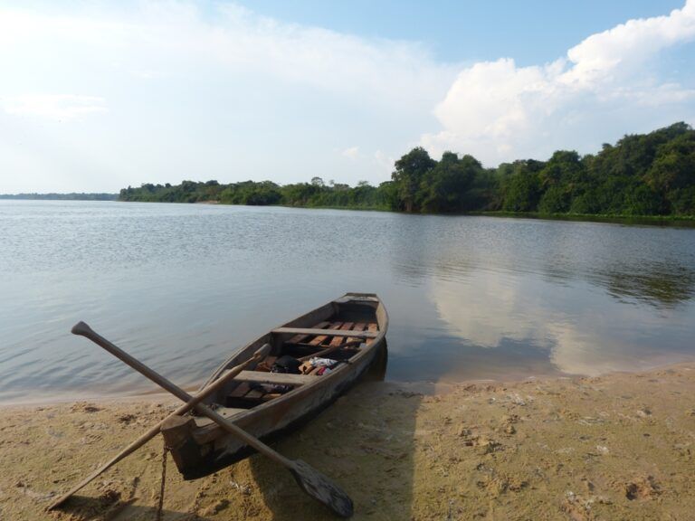 Canoas de madera, una tradición a punto de desaparecer