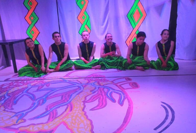 Resiliencia a través del teatro, una apuesta juvenil en el barrio Las Cruces