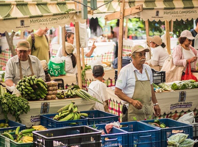 Comercio justo y compras en la plaza para apoyar a nuestros agricultores