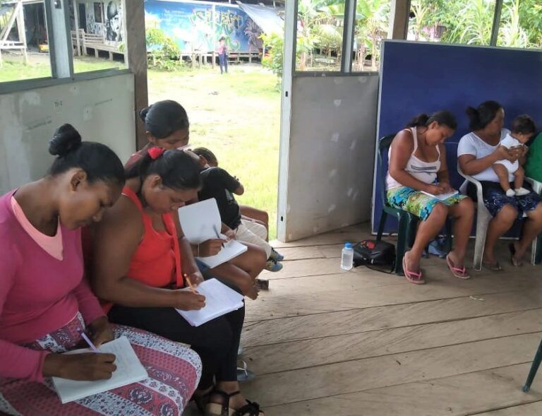 Carta del campo: Mujeres senú aprenden sobre emprendimiento en Chocó