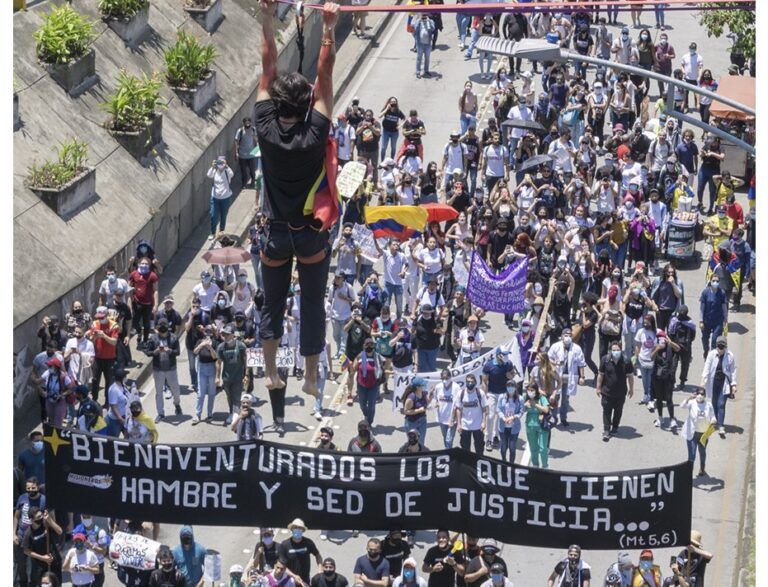 Carta del campo: Una Colombia en llamas