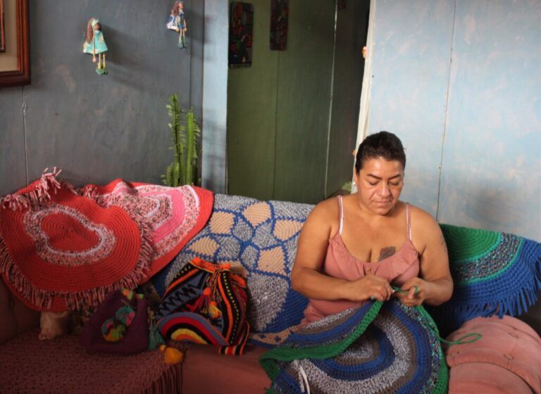 Carta del campo: Historias de paz a través de las artesanías