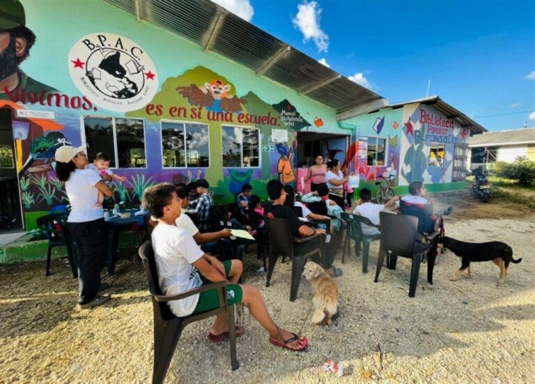 Carta del campo:  Una mujer que construye paz desde la educación