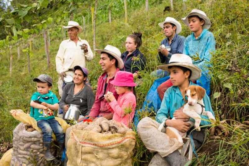 Comunidad de Cajamarca, Colombia. We Feed the World. Foto: Federico Pardo